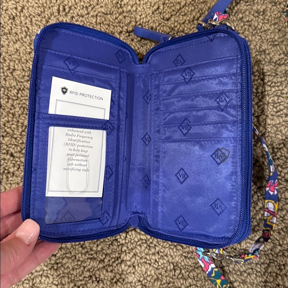 VERA BRADLEY RFID All in One crossbody Bag in Romantic Paisley print new - Picture 4 of 7